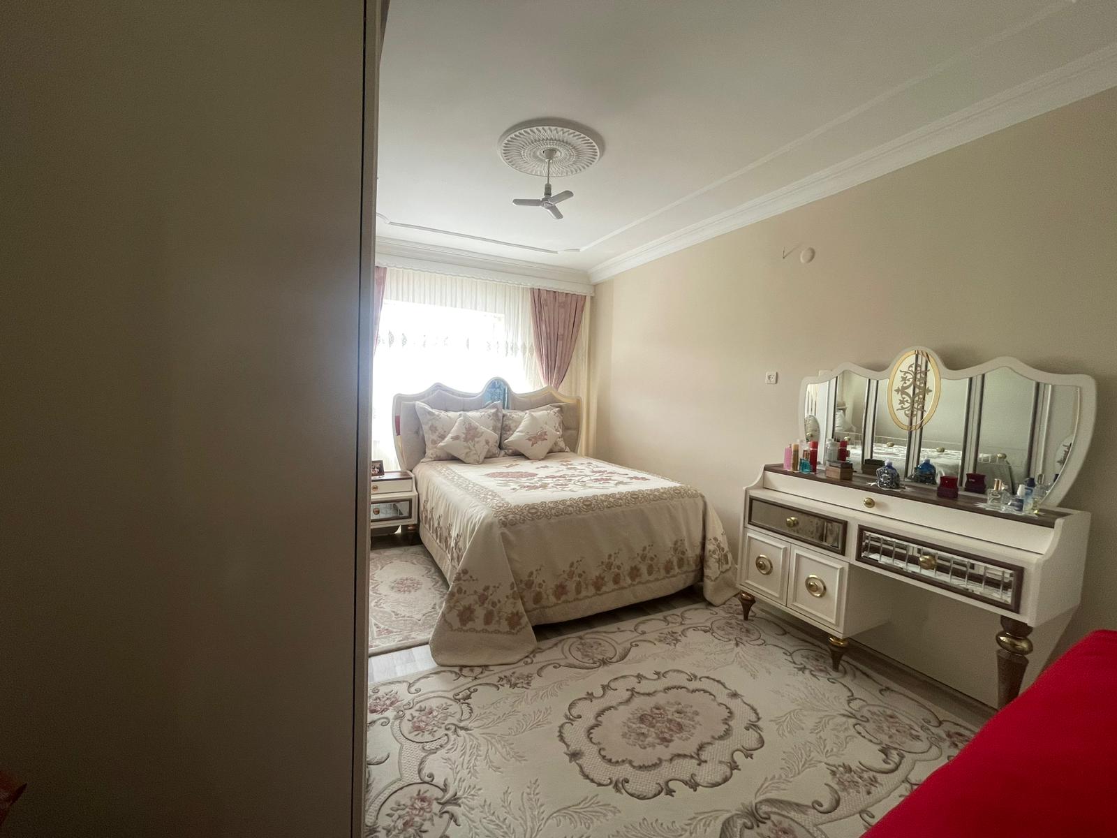 YILDIZKENT'TE SATILIK DAİRE